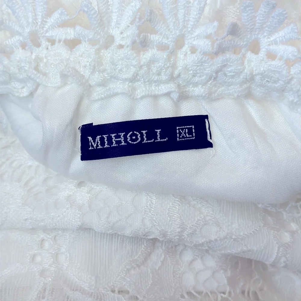 White Ruffled On/Off-Shoulder Blouse with Lace XL - Picture 6 of 6